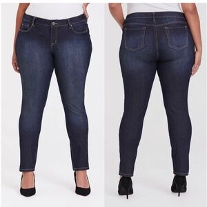 NWT Torrid Curvy  Skinny Jeans Size 20T
